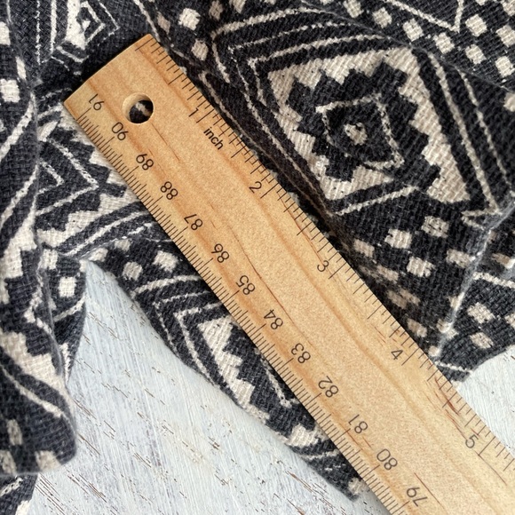 J Crew Shorts (Size 4) 100% Cotton Aztec/Diamond Design NWOT - Picture 8 of 8